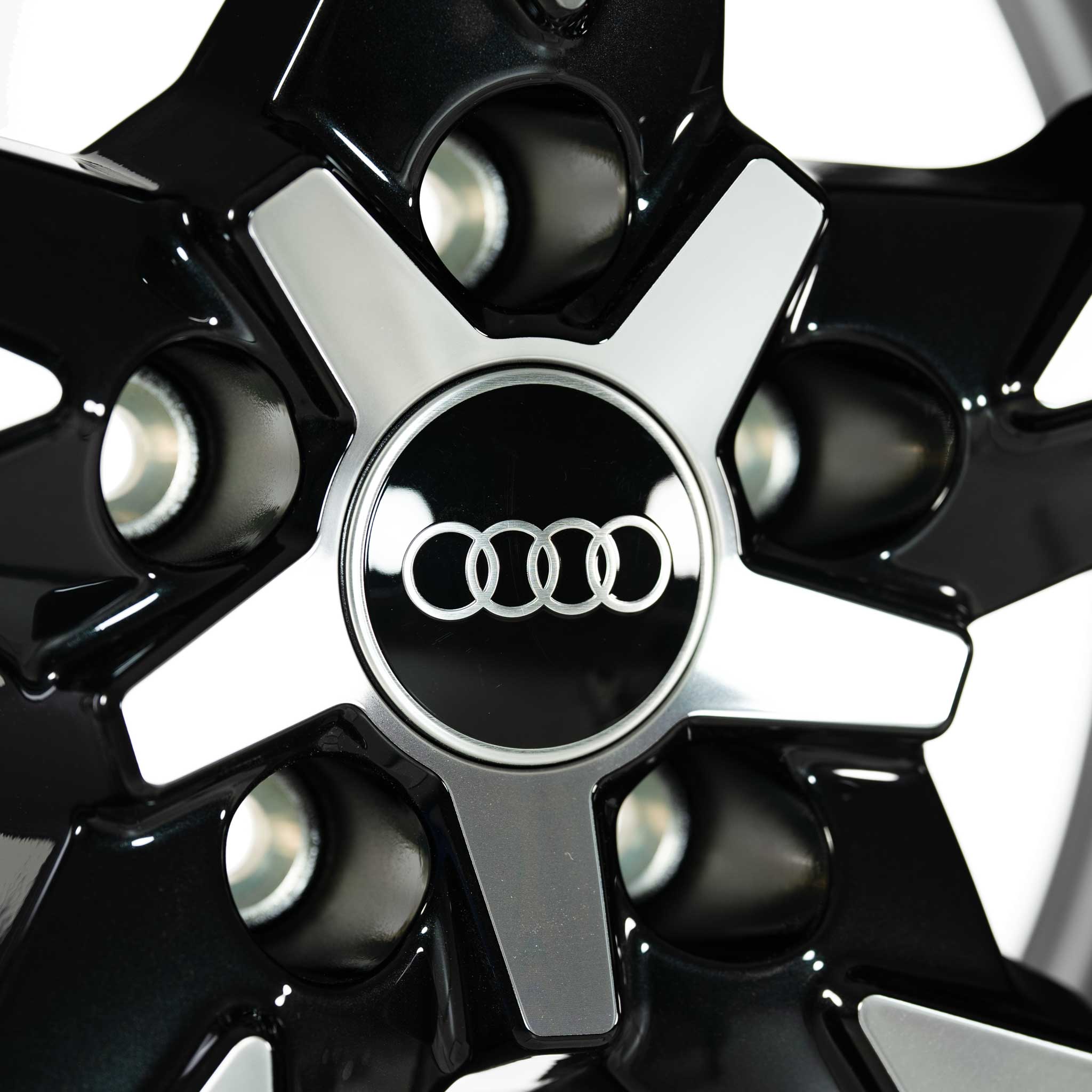 Audi Sport 5 Arm Polygon [TT 8S] Anthracite Black with Diamond Cut Alloy Wheel Product Image #4