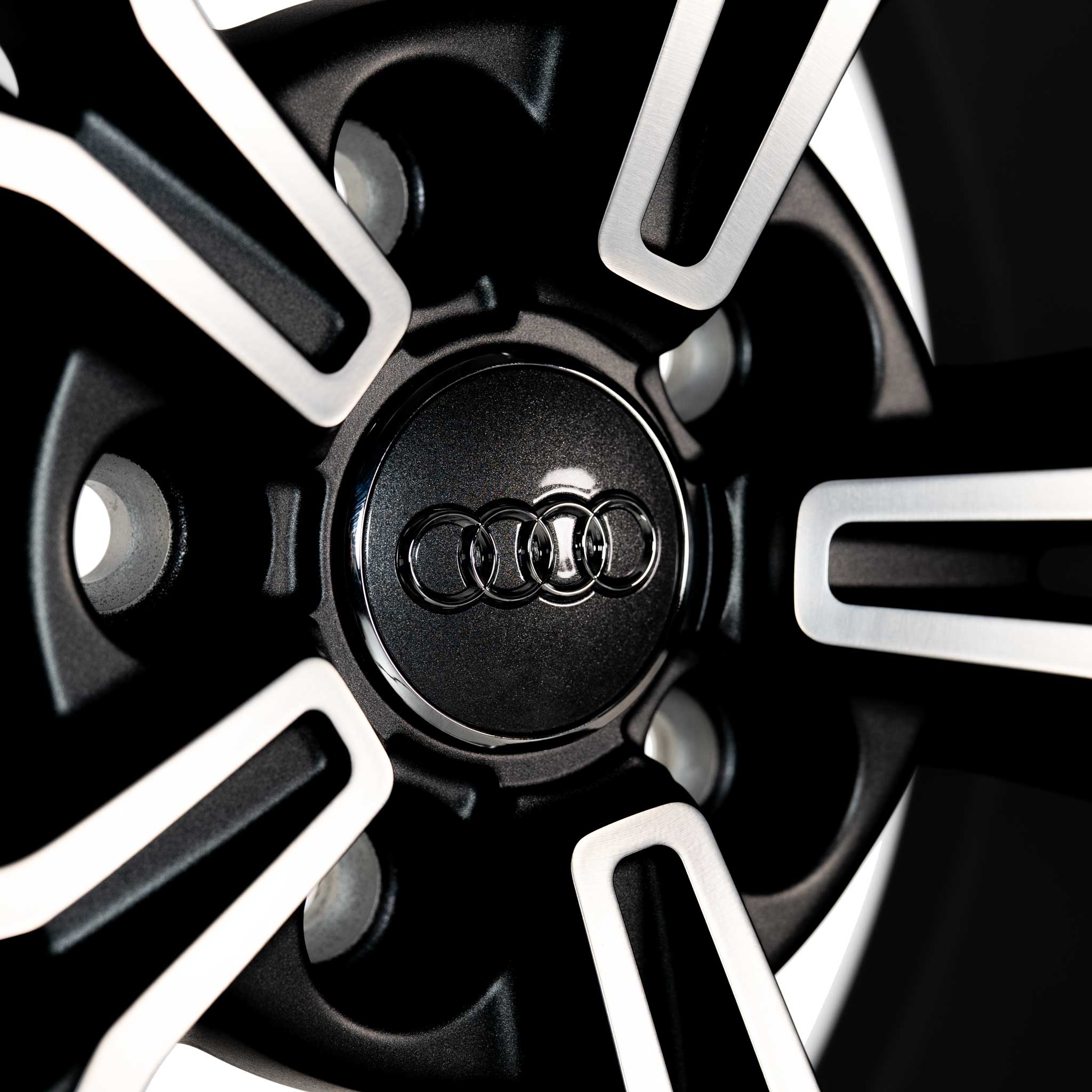 Audi 5 Arm Facet [TT 8S] Graphite Grey with Diamond Cut Alloy Wheel Product Image #4