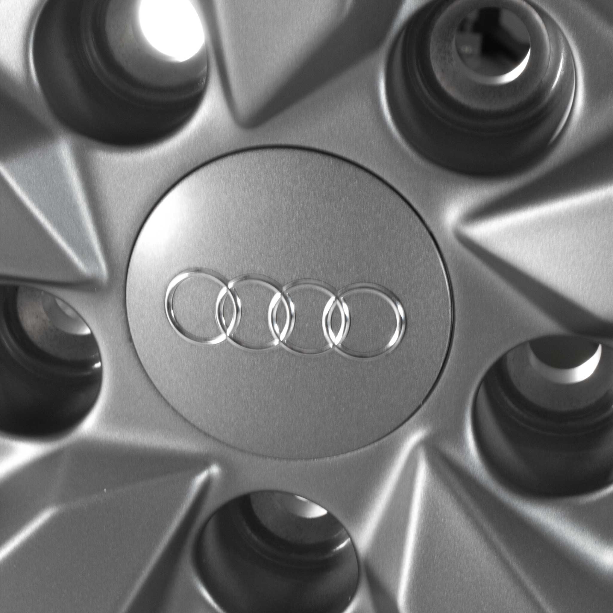 Audi 5 Arm Rotor [A4 8W] Titanium Grey with Diamond Cut Alloy Wheel Product Image #4