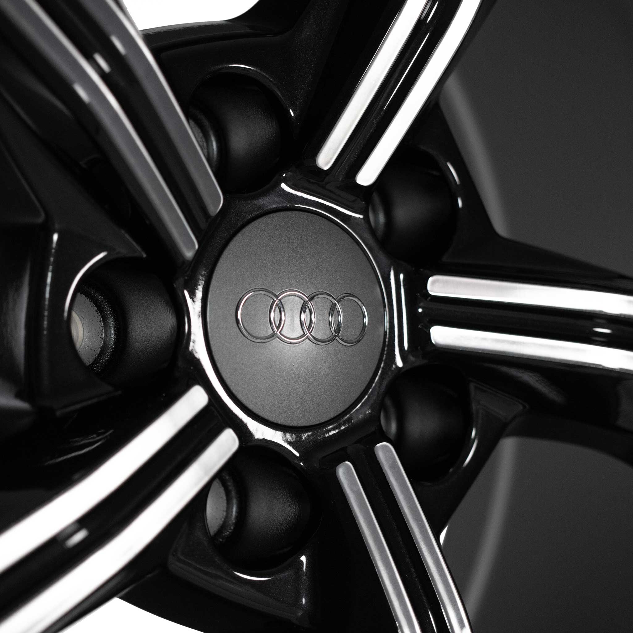 Audi Sport 5 Arm Flag [A4 8W] Anthracite Black with Diamond Cut Alloy Wheel Product Image #4
