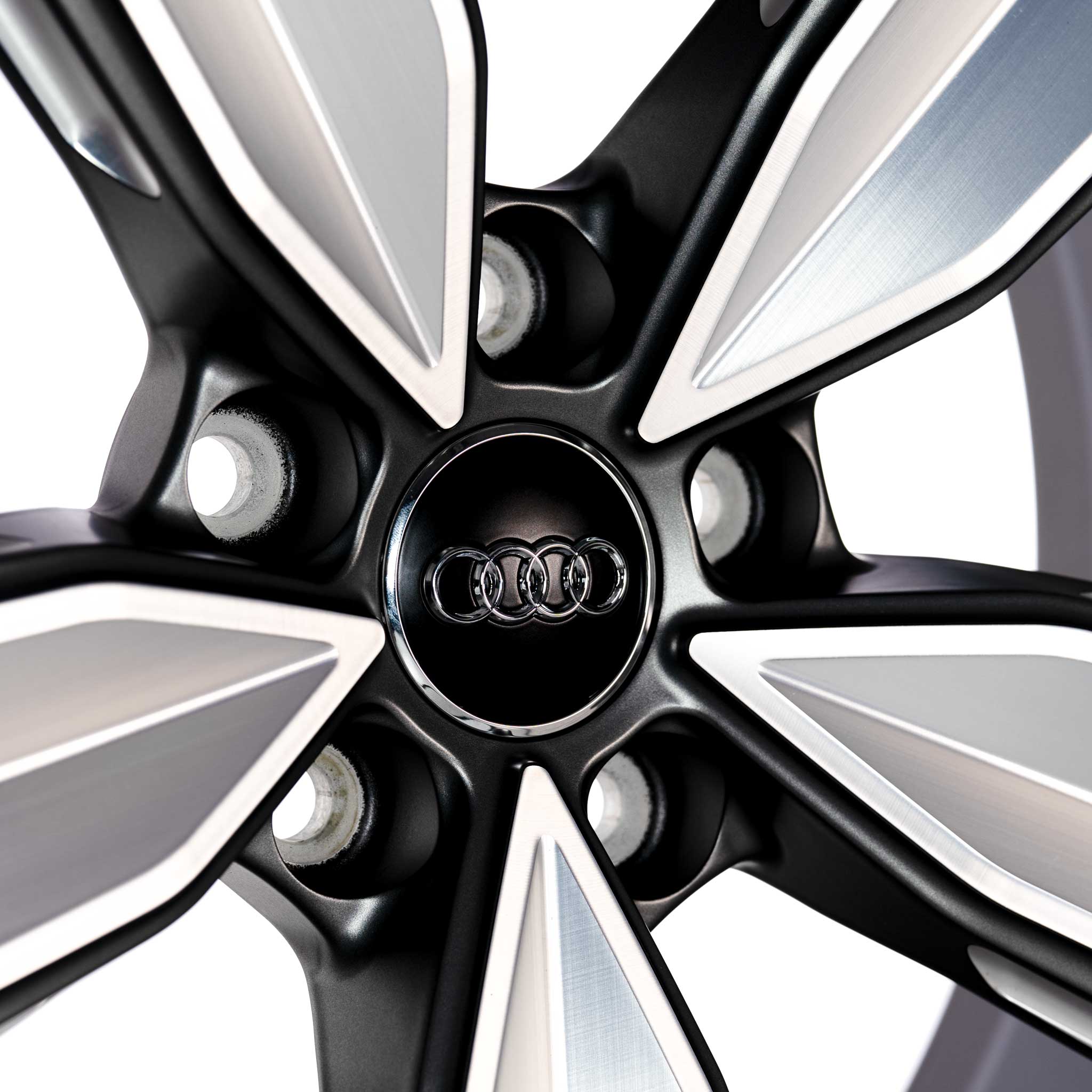 Audi Sport 5 Arm [A4 8W] Titanium Grey with Diamond Cut Alloy Wheel Product Image #4