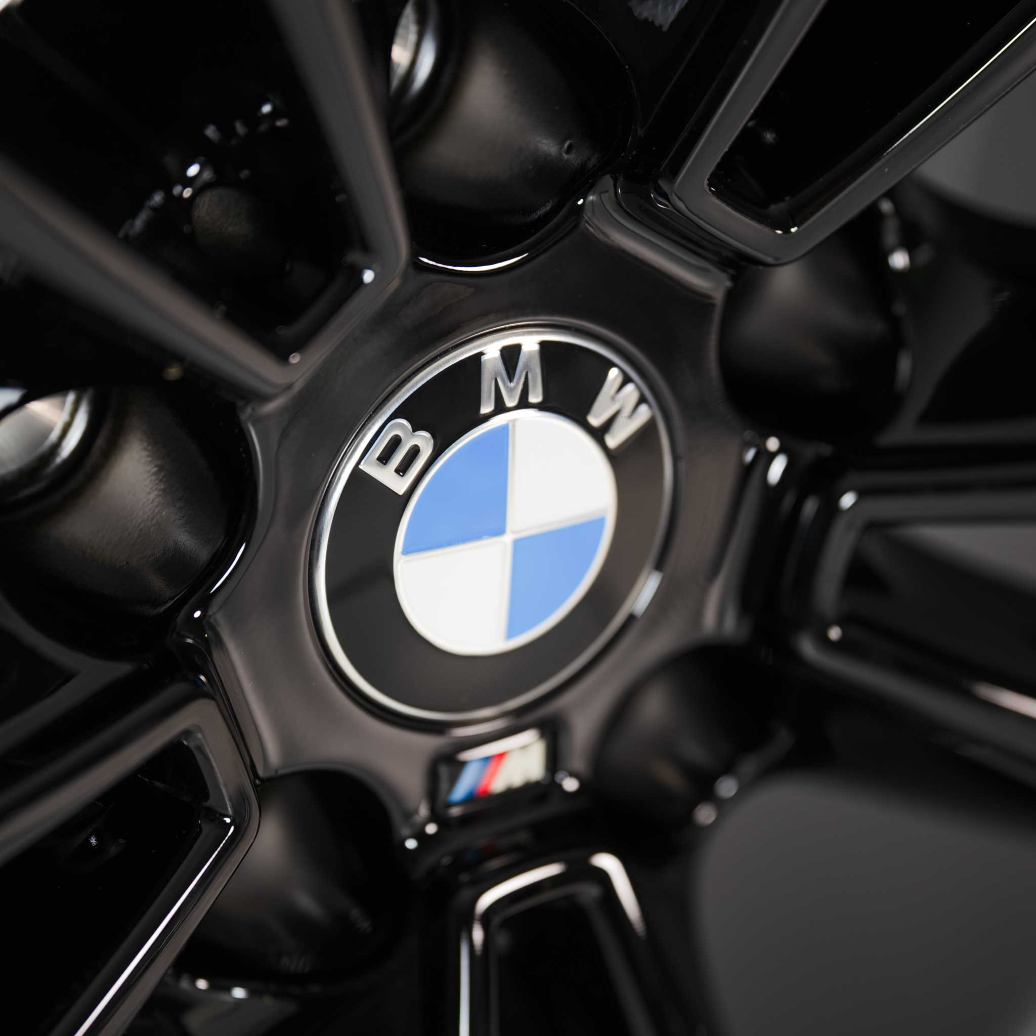 BMW 647M Jet Black Alloy Wheel Product Image #4