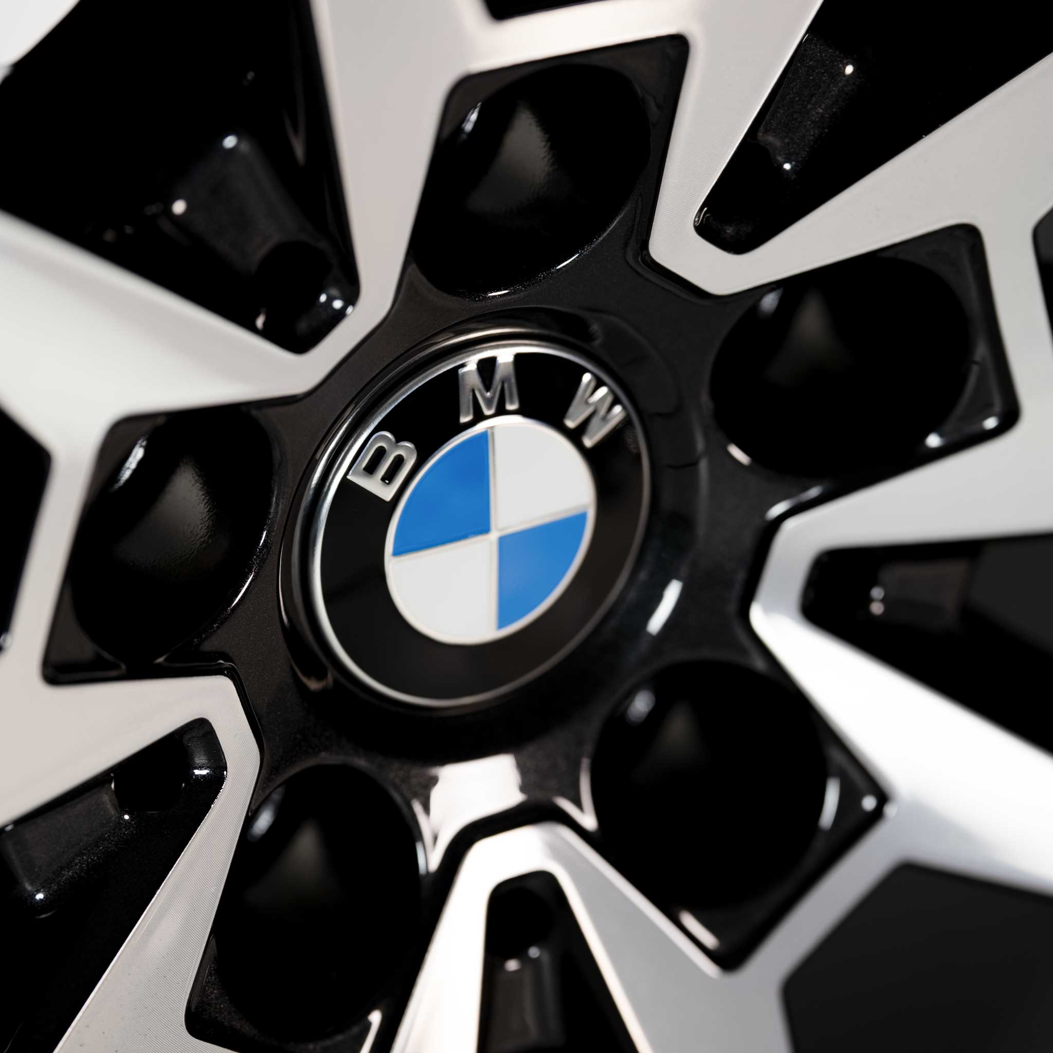 BMW 862I Midnight Grey with Bright Turned and Silver Inserts Alloy Wheel Product Image #4