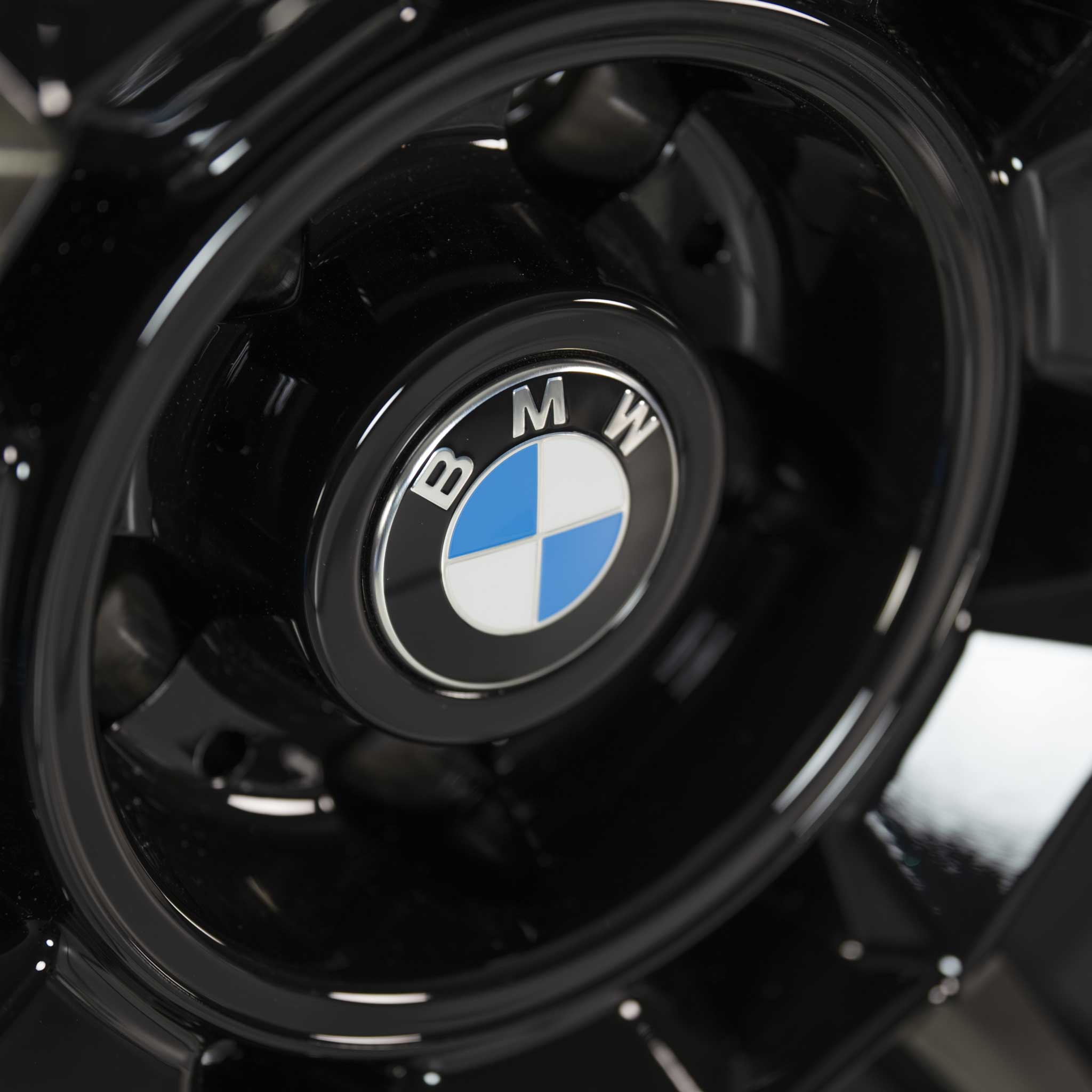 BMW 923M Black II Solid with Bright Turned Alloy Wheel Product Image #4