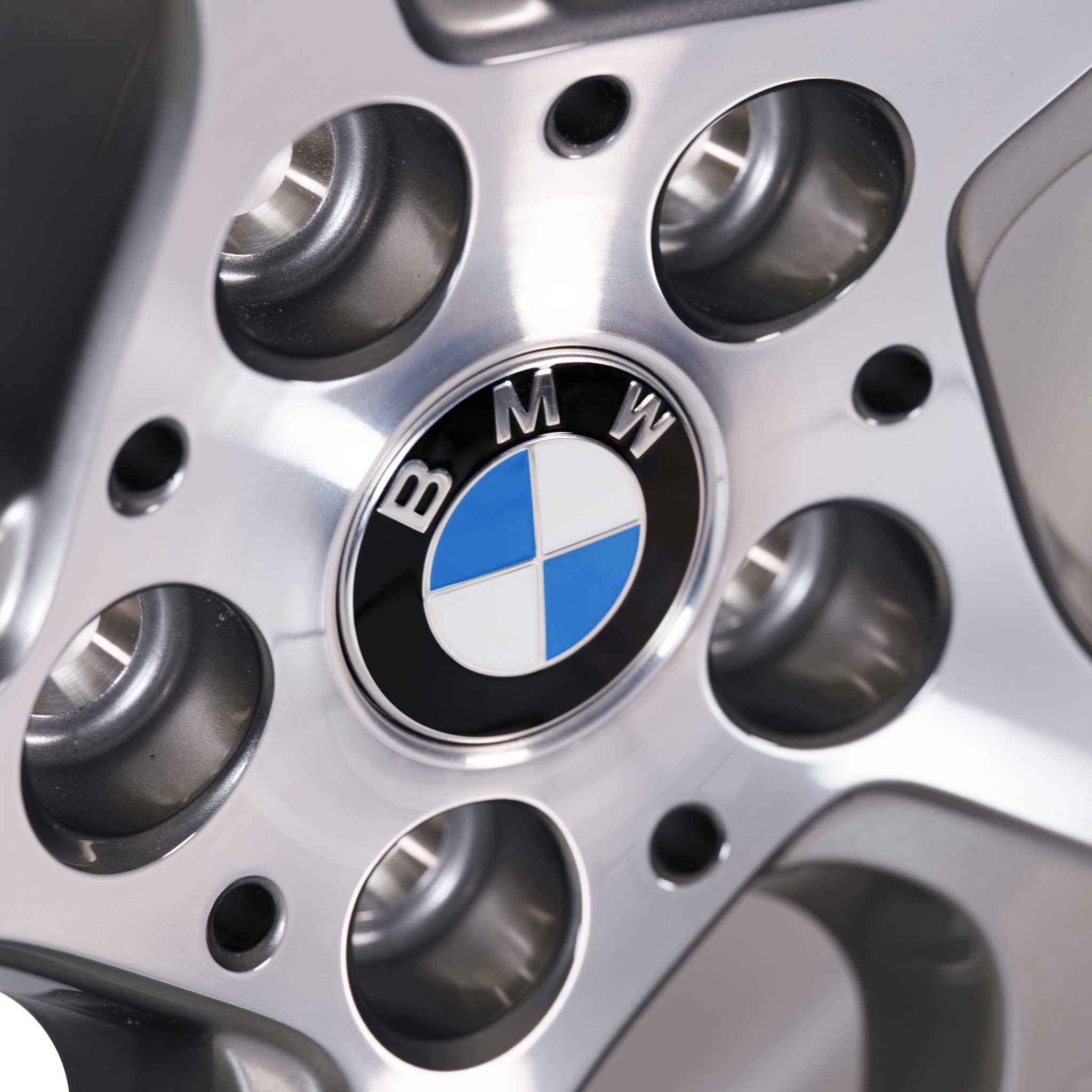 BMW 480 Silver with Bright Turned Alloy Wheel Product Image #4