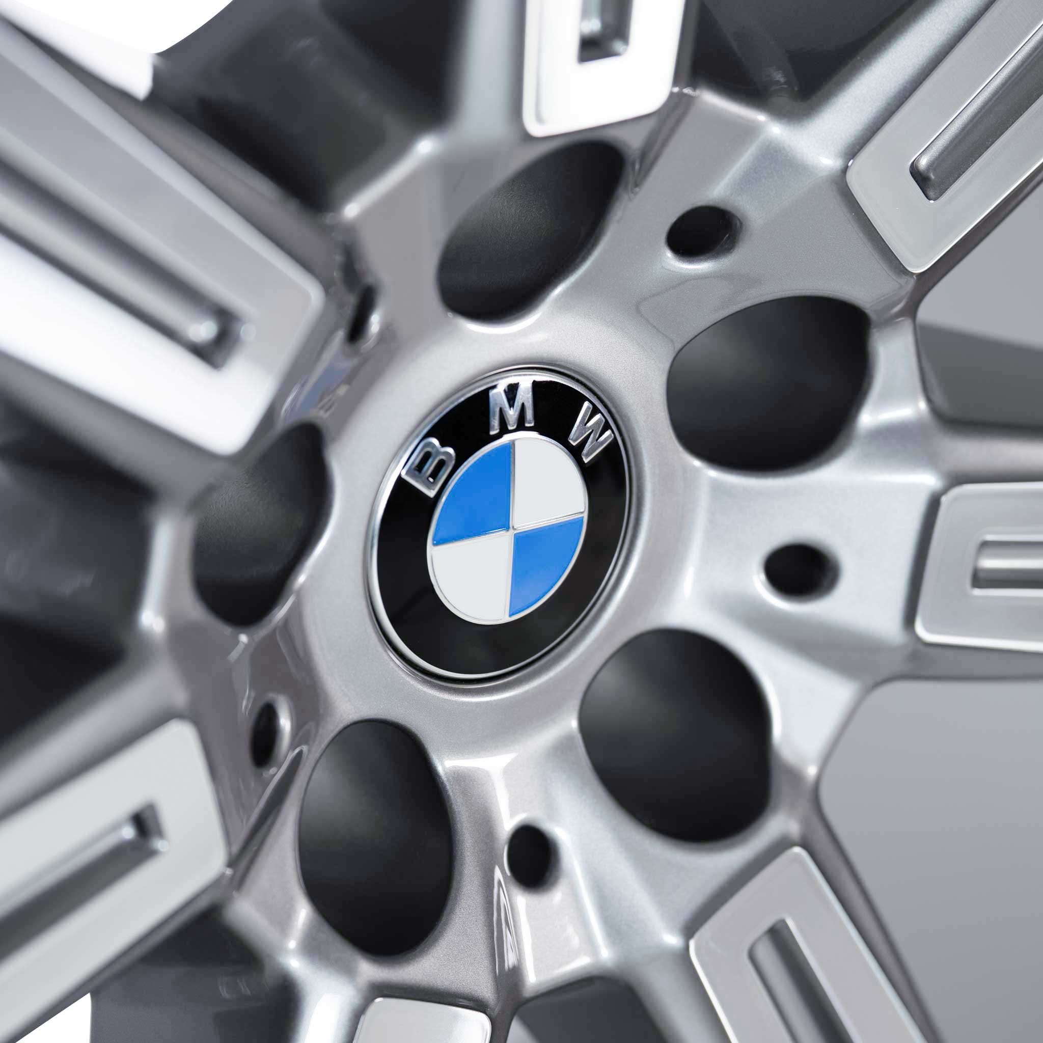 BMW 753 Ferric Grey with Bright Turned Alloy Wheel Product Image #4