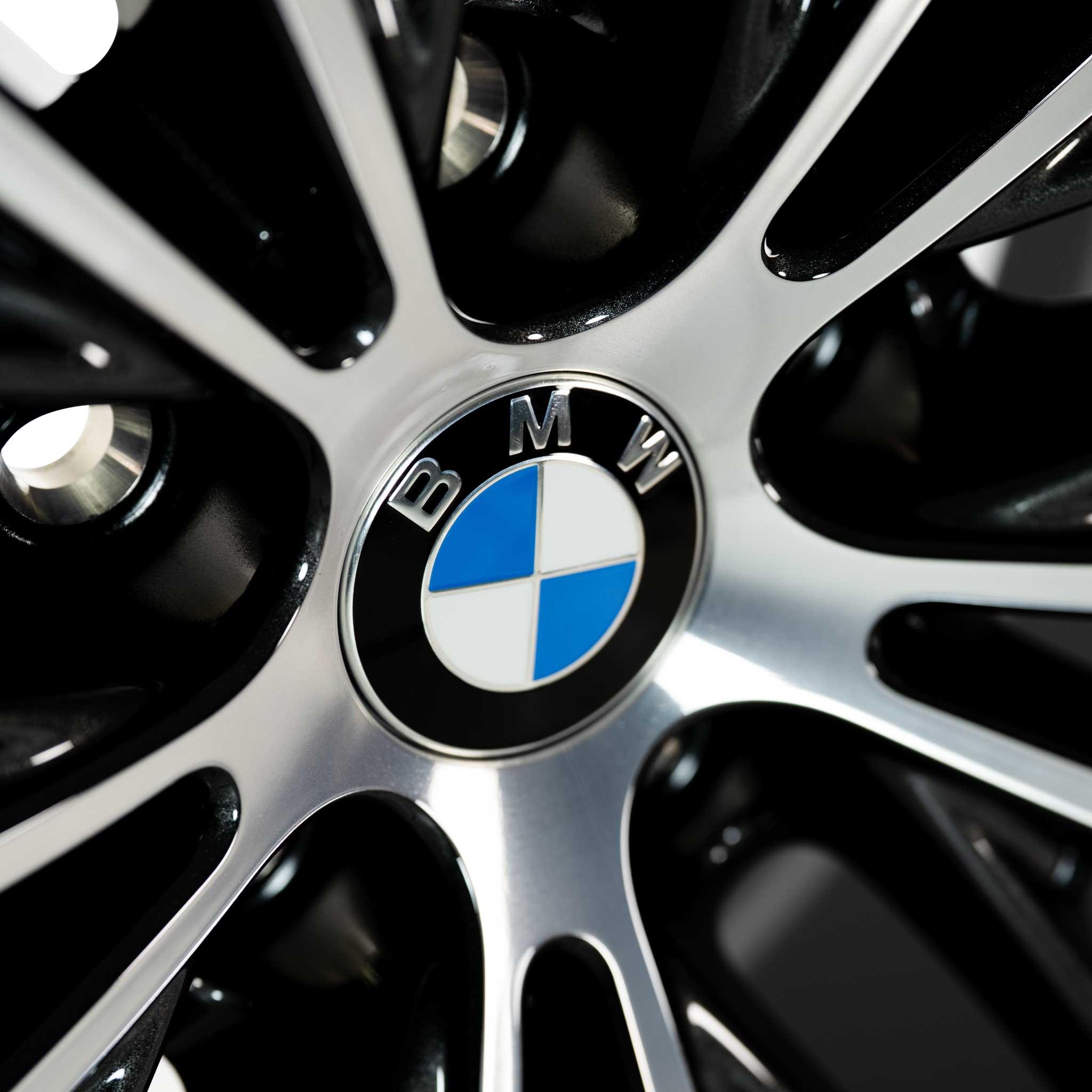 BMW 635 Orbit Grey with Bright Turned Alloy Wheel Product Image #4