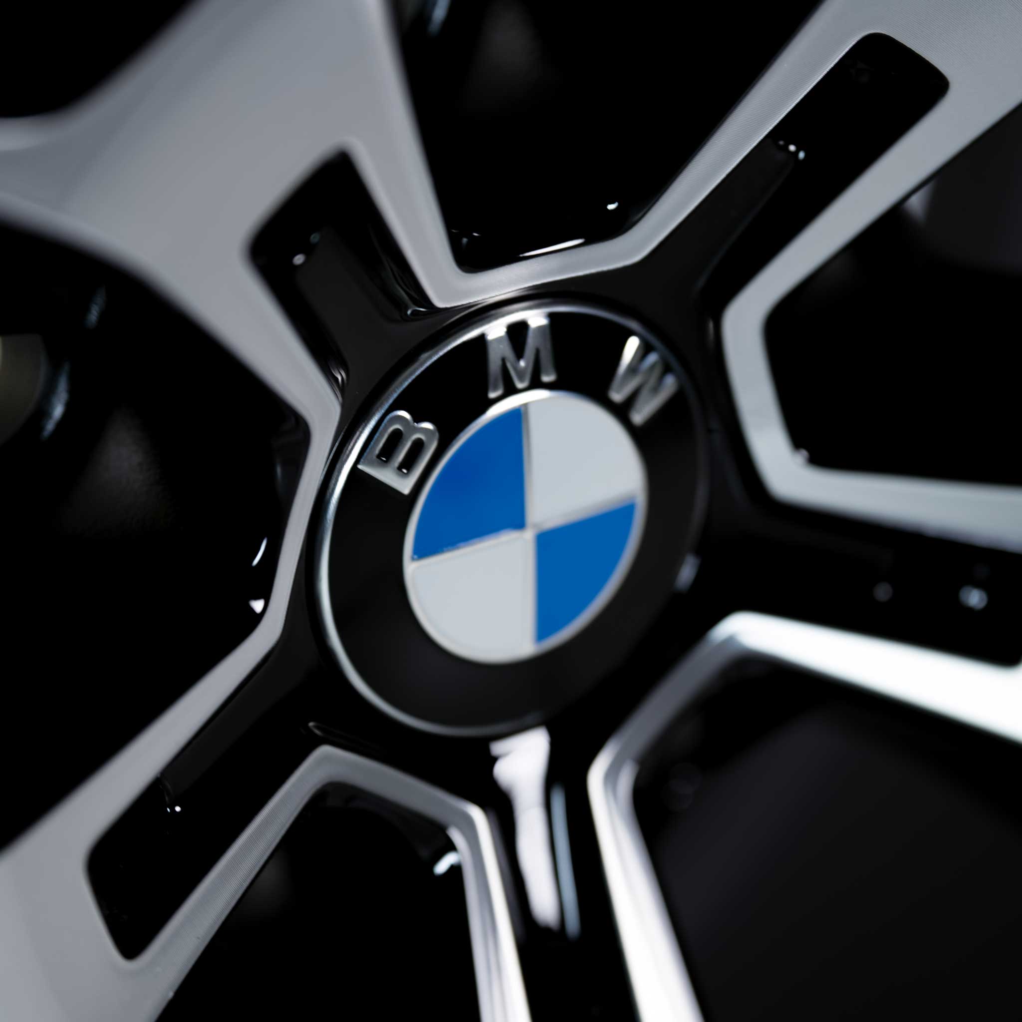 BMW 728M Jet Black with Bright Turned Alloy Wheel Product Image #4