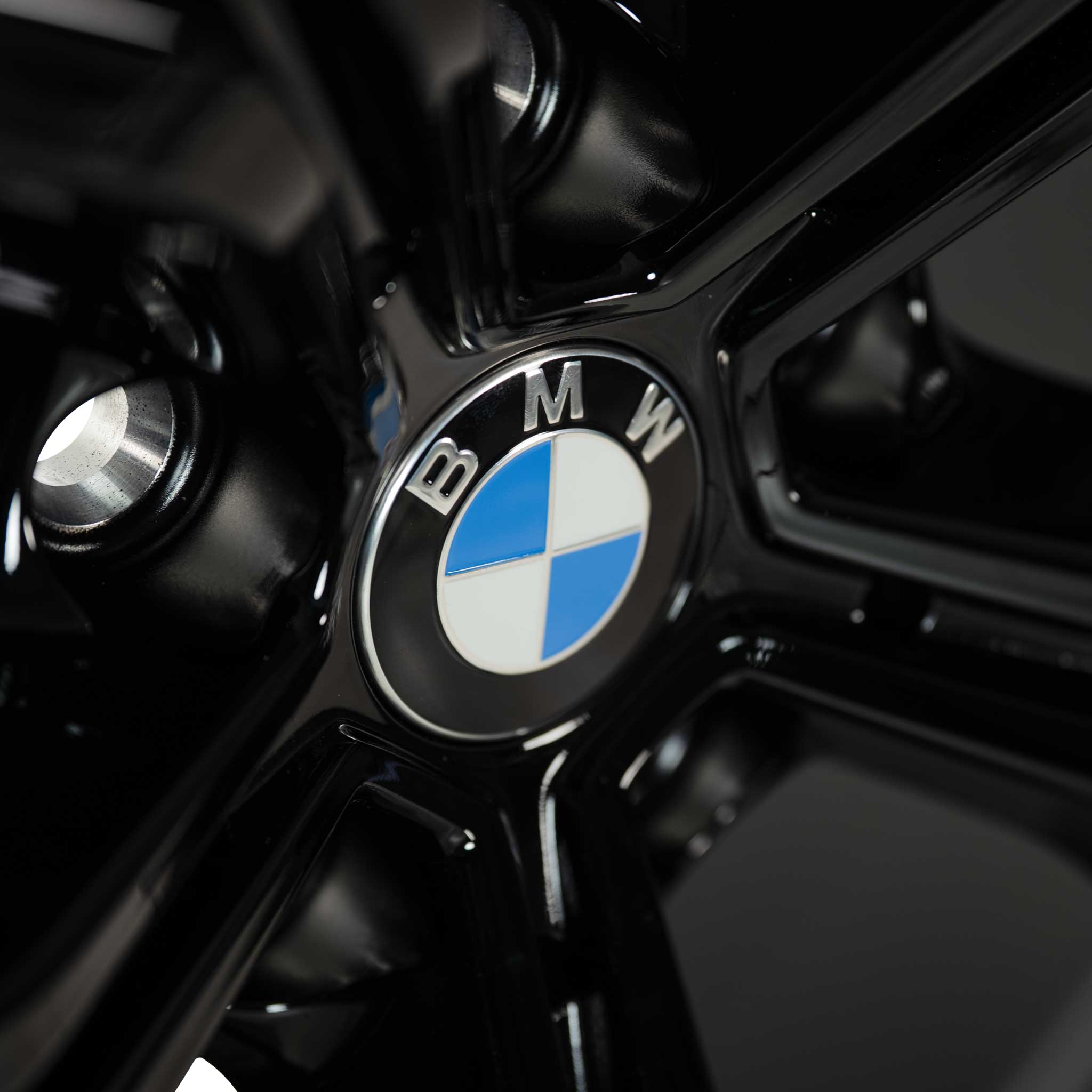 BMW 845M Jet Black Alloy Wheel Product Image #4
