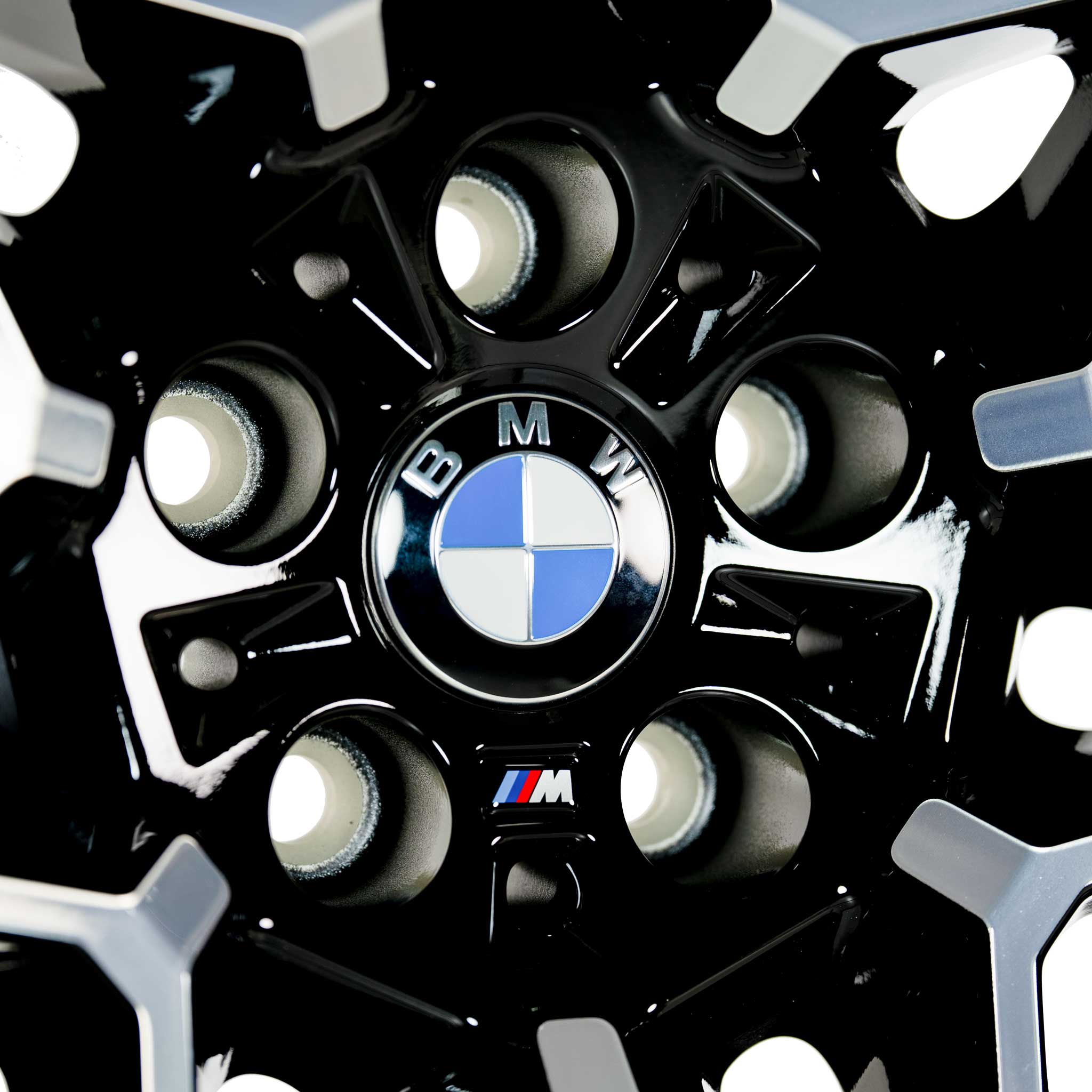 BMW 943M Black II Solid with Bright Turned Alloy Wheel Product Image #3