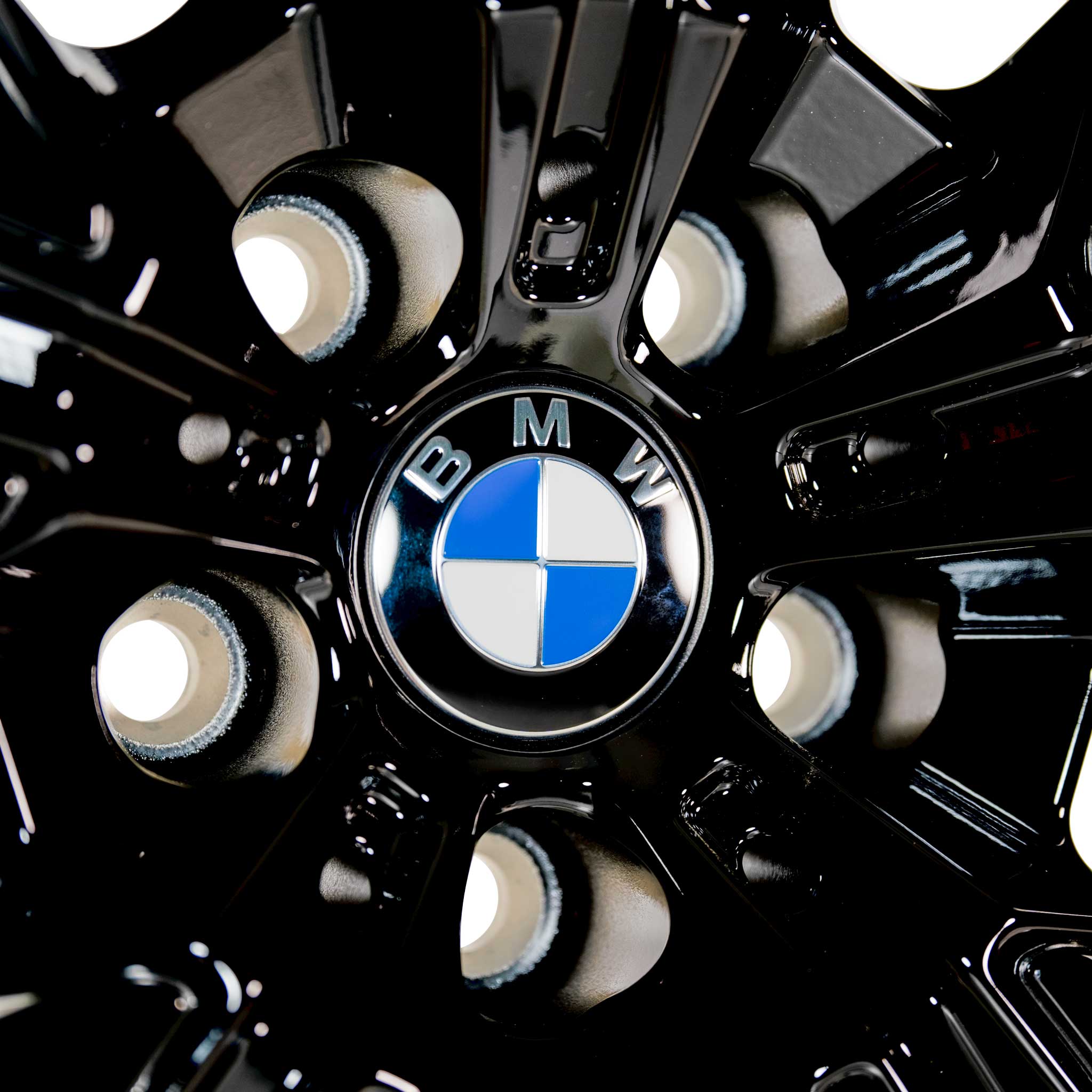 BMW 954i Jet Black Solid with Bright Turned Alloy Wheel Product Image #4