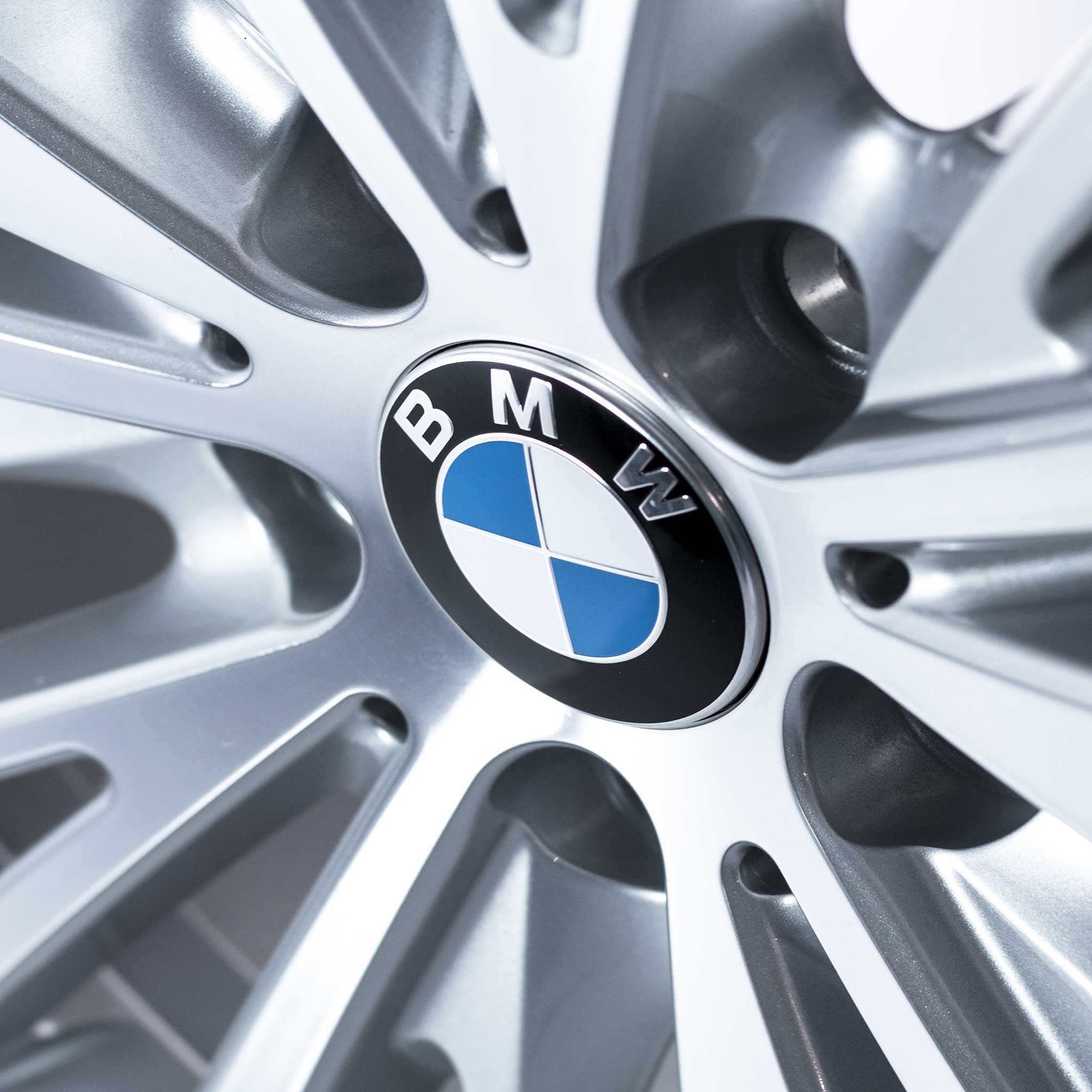 BMW 399 Reflex Silver with Bright Turned Alloy Wheel Product Image #4