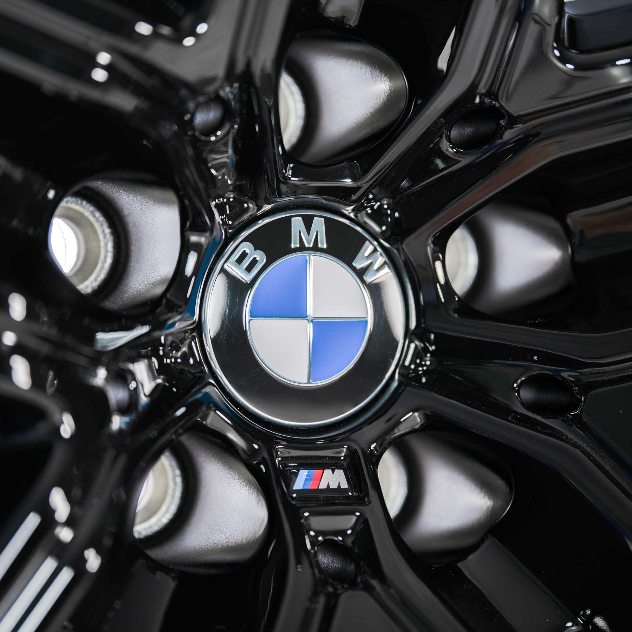 BMW 810M Jet Black Alloy Wheel Product Image #4