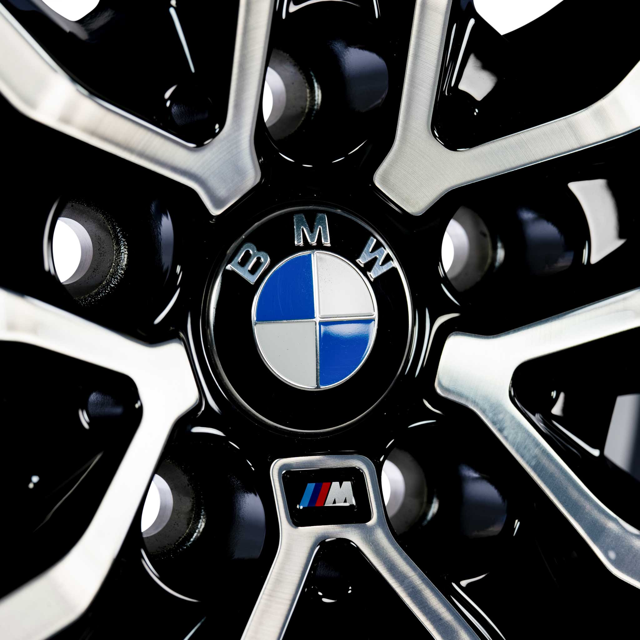 BMW 552M Jet Black with Bright Turned Alloy Wheel Product Image #4