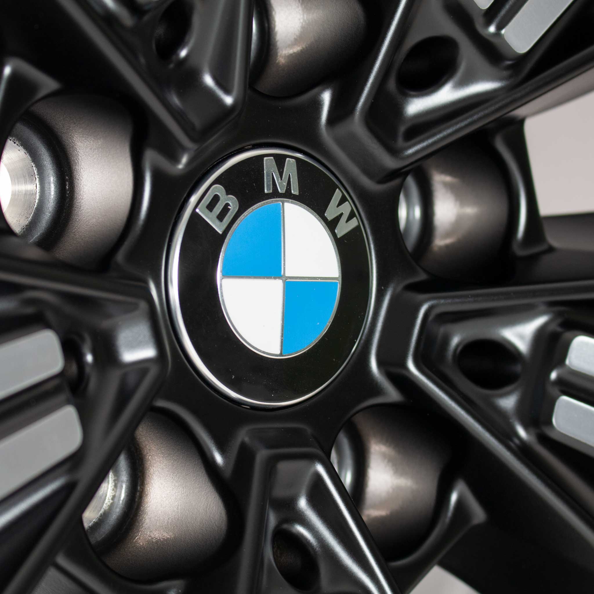 BMW 846M Black with Bright Turned Alloy Wheel Product Image #4