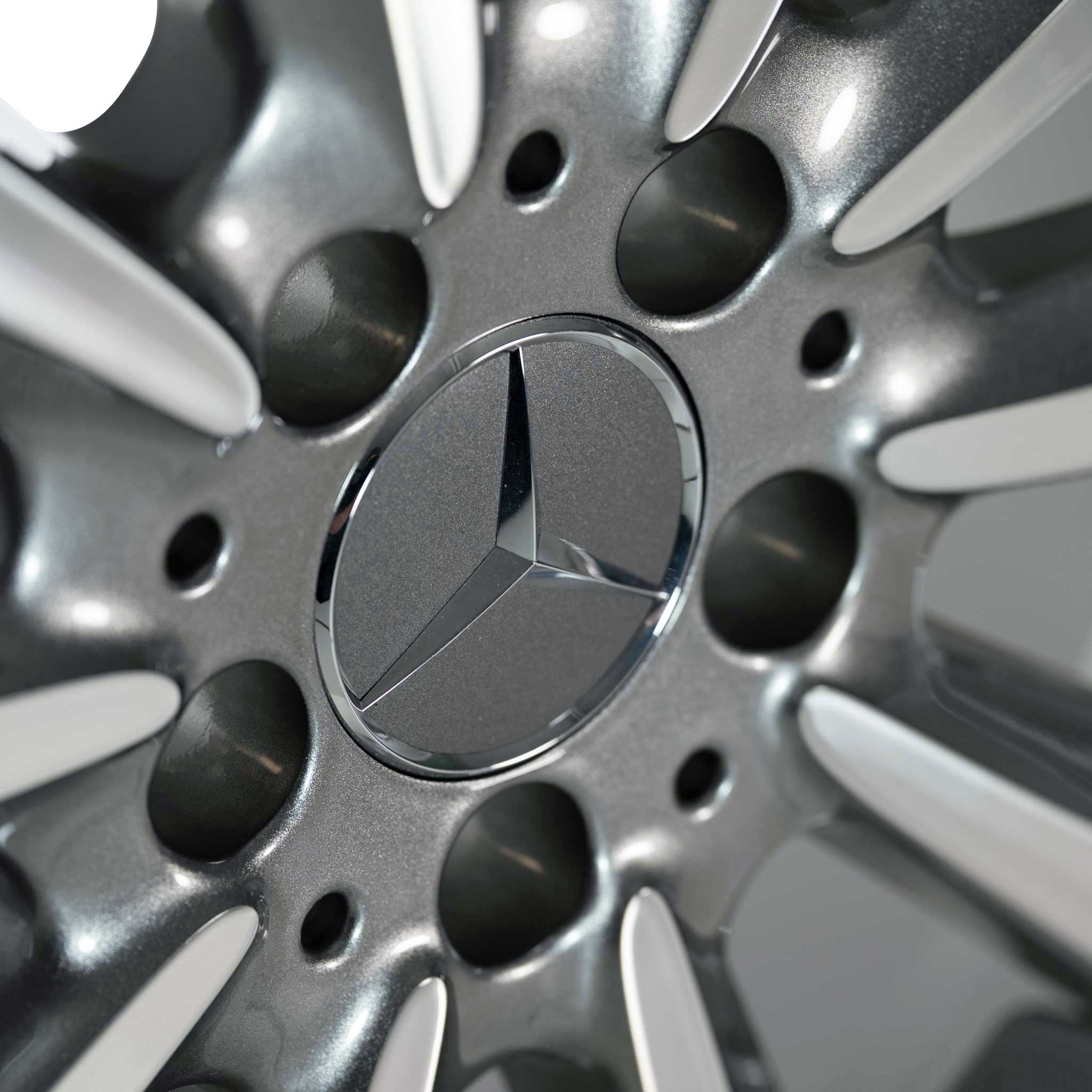 Mercedes 10 Spoke [205-19] Himalaya Grey with High Sheen Alloy Wheel Product Image #4