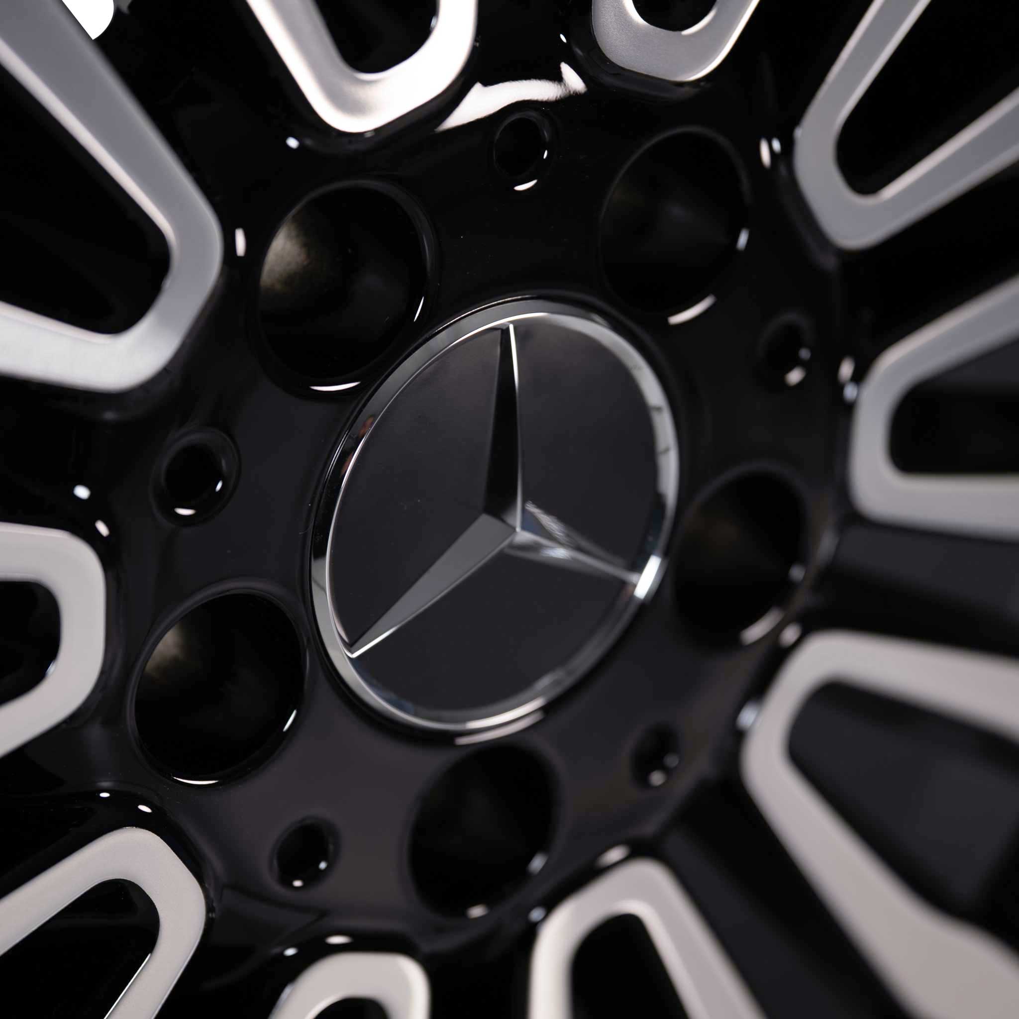 Mercedes 10 Twin Spoke [212-18] Gloss Black with High Sheen Alloy Wheel Product Image #4