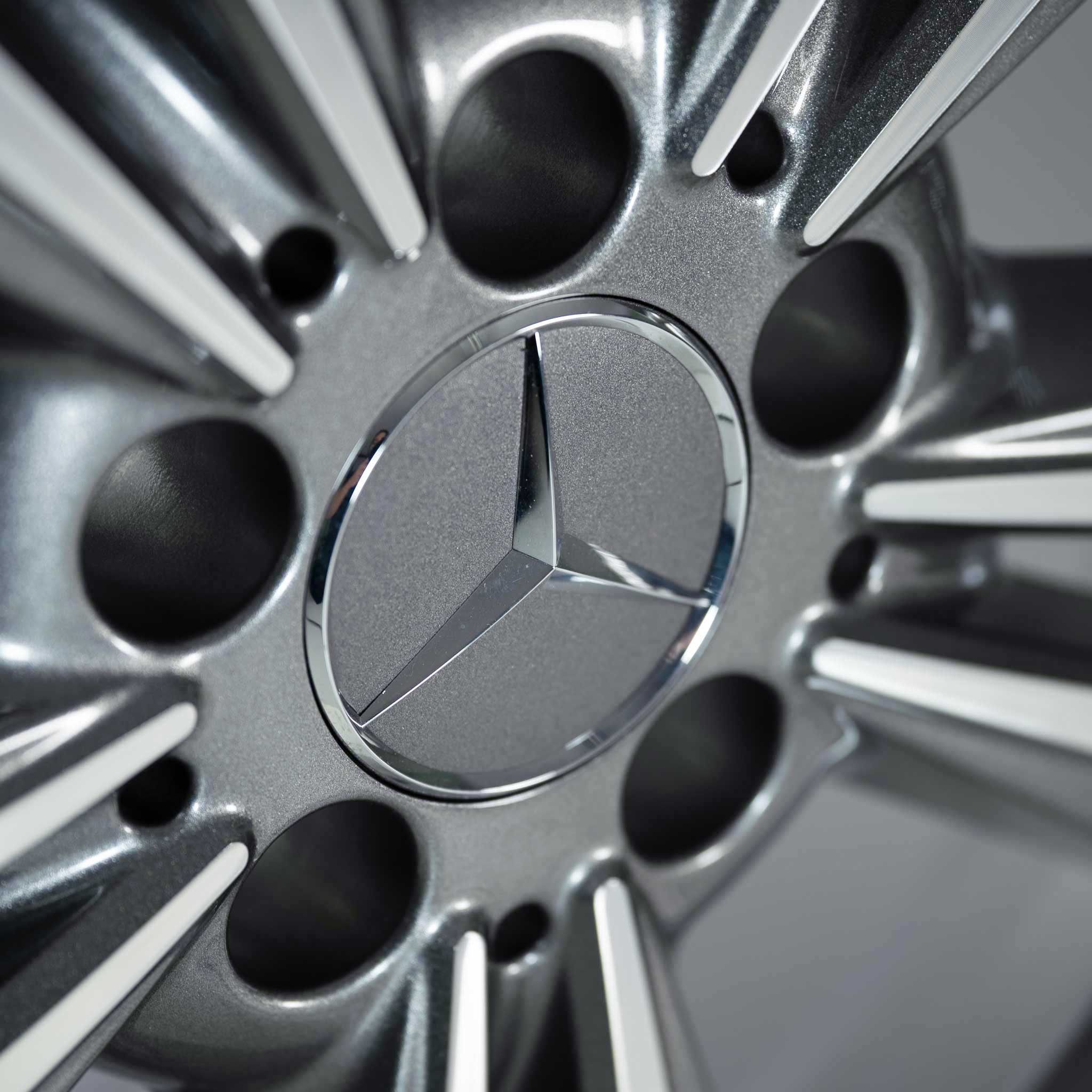 Mercedes 5 Twin Spoke [212-17] Himalaya Grey with High Sheen Alloy Wheel Product Image #4