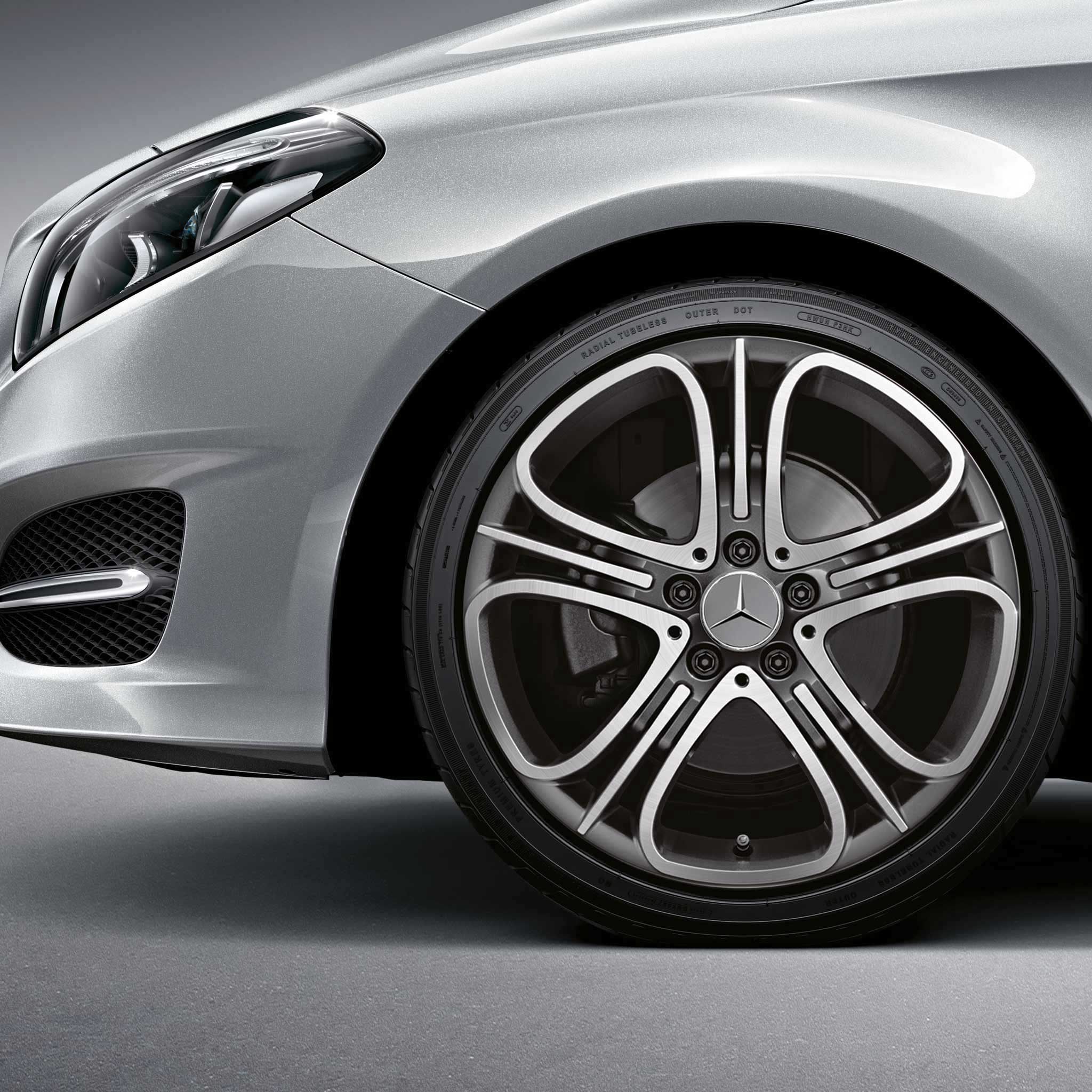 Mercedes 5 Triple Spoke [246-18] Tremolite Metallic with High Sheen Alloy Wheel Product Image #3