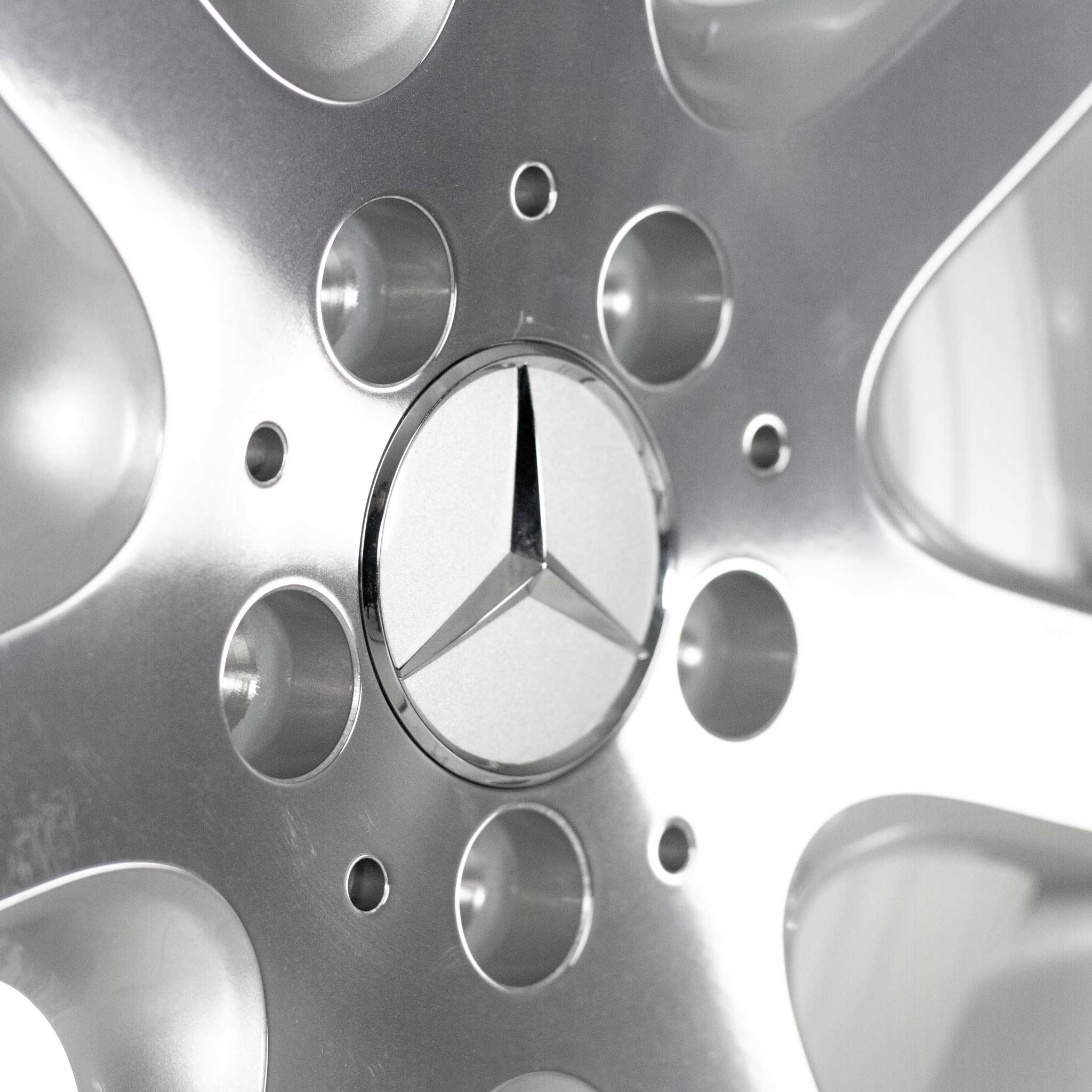 Mercedes Pictor [170-16] Standard Silver with High Sheen Rim Edge Alloy Wheel Product Image #4
