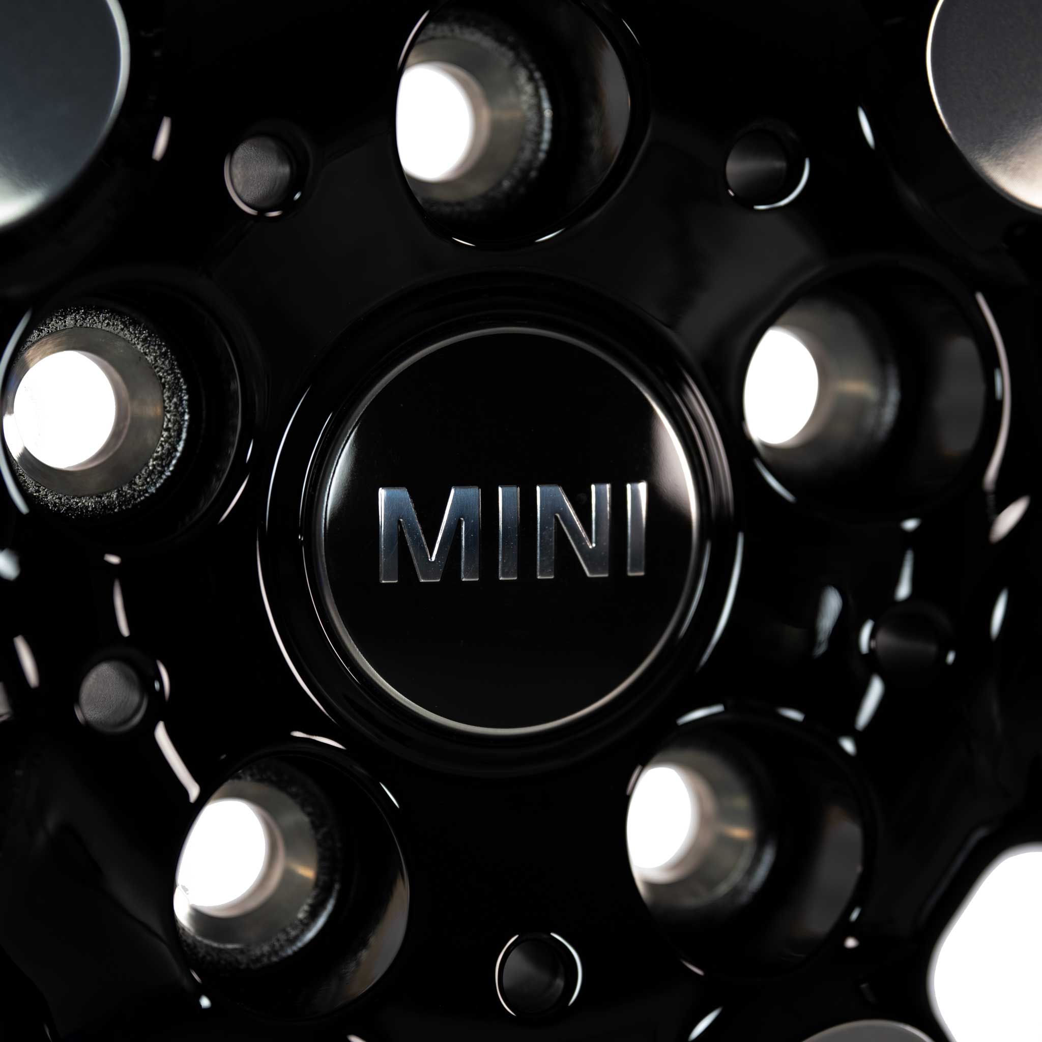 Mini 900 Pulse Spoke Jet Black with Bright Turned Alloy Wheel Product Image #4