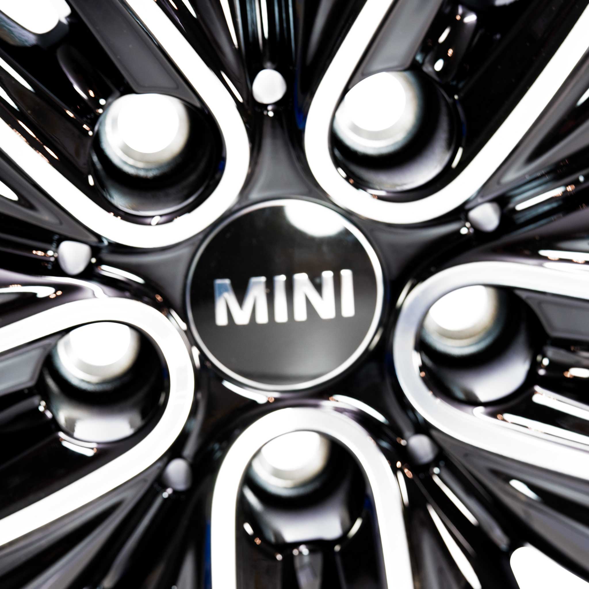 Mini 526 Radial Spoke Black with Bright Turned Alloy Wheel Product Image #4